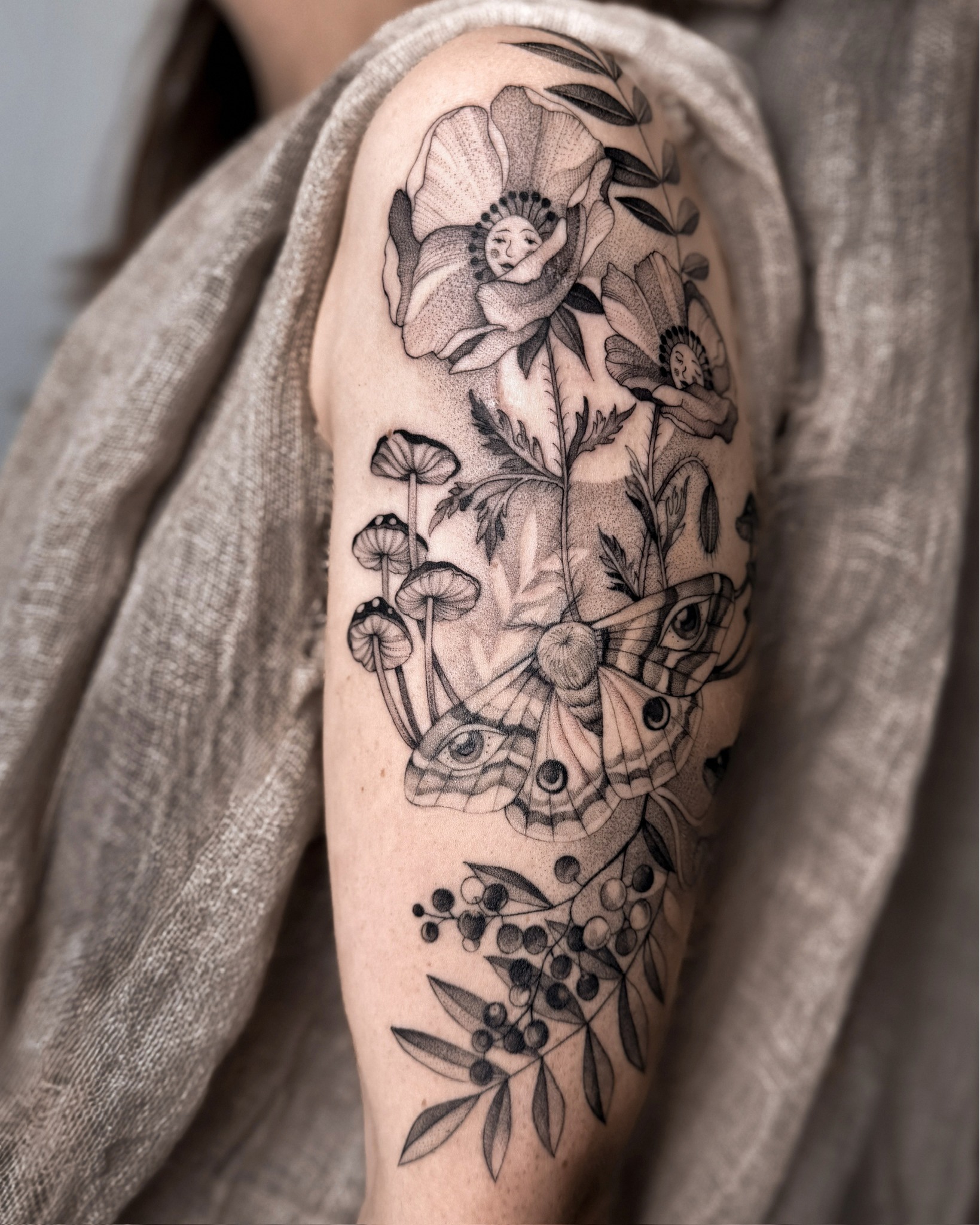 Projekt z 04/16/2026 - Laleczki śpiące w maku, ćma