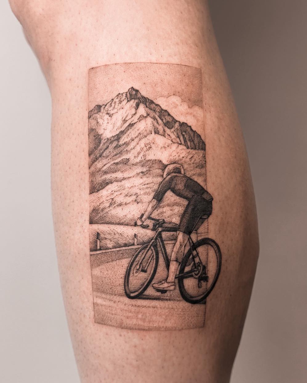 Rowerowy tatuaż Karola